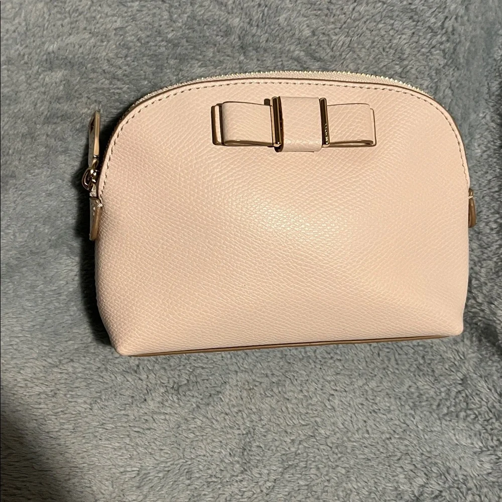 Coach Signature Tote w/Matching Pouch - Picture 16 of 17